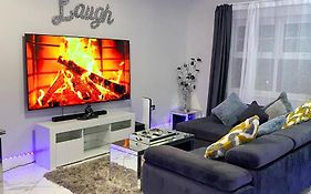 2 Bedroom Apartment Home Away From Home - Edgware, London